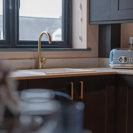 Swiper - 1 Bedroom Luxury By Mint Apartment