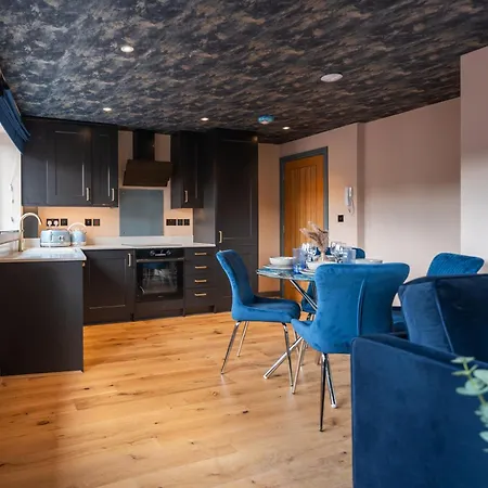 Swiper - 1 Bedroom Luxury By Mint