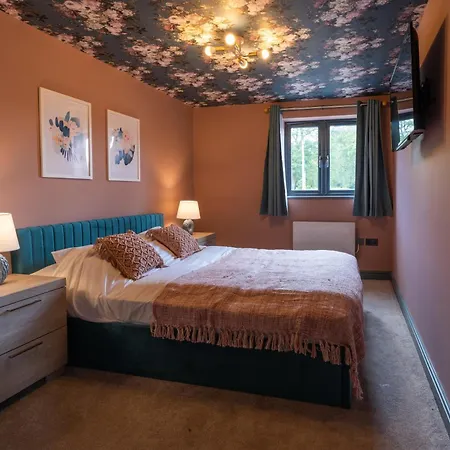 Apartment Swiper - 1 Bedroom Luxury By Mint *